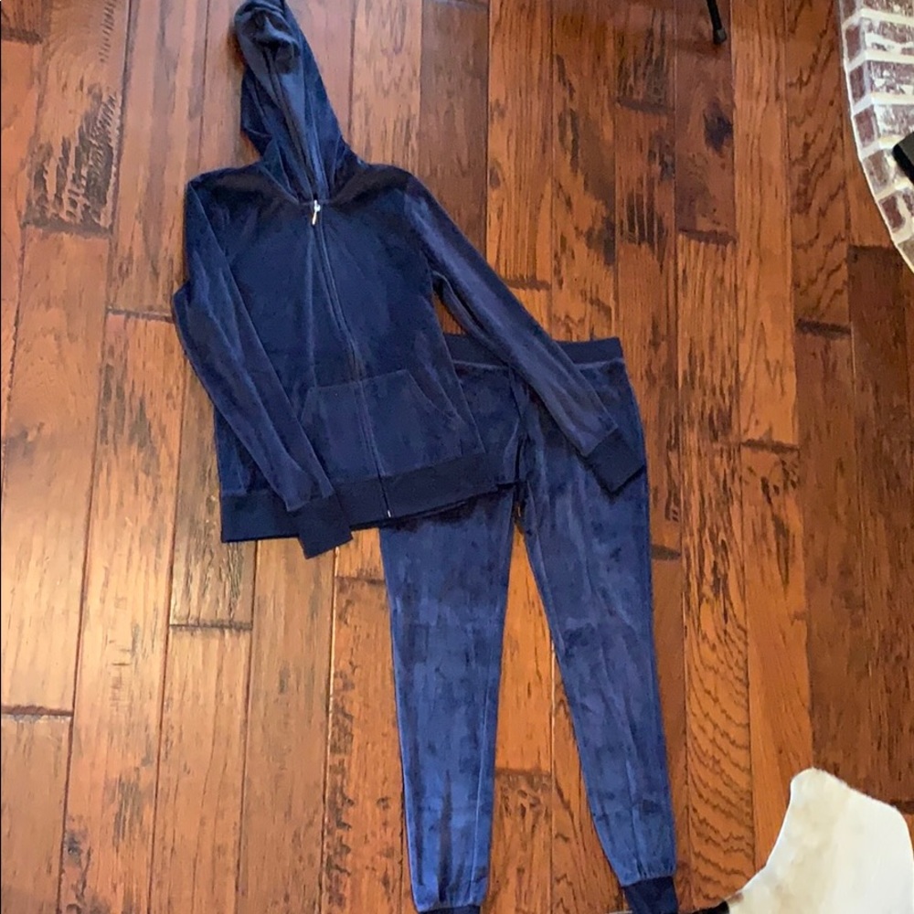 Women’s track suit